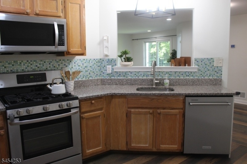 202 Rip Van Dam Ct - Photo 21