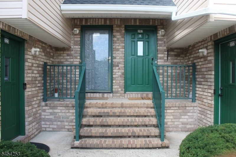 202 Rip Van Dam Ct - Photo 2