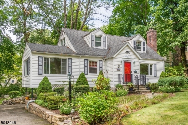 329 Morris Ave - Photo 0