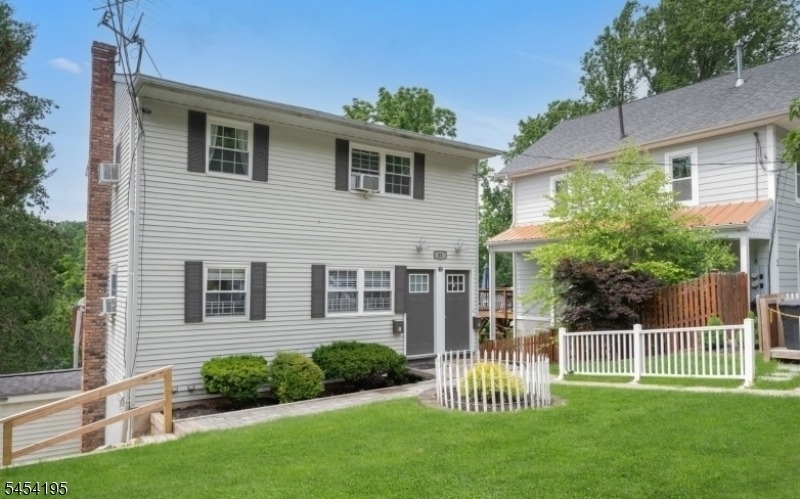 83 Chestnut St - Photo 0