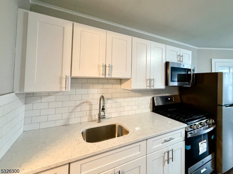 672 Mount Hope Ave - Photo 5