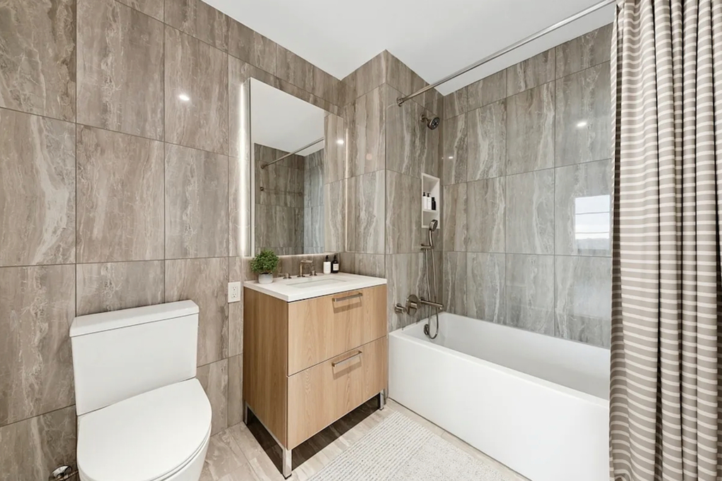 Beautiful huge apartment east harlem  - Photo 2