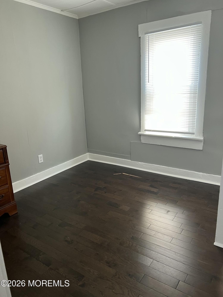 225 Lincoln Avenue - Photo 2