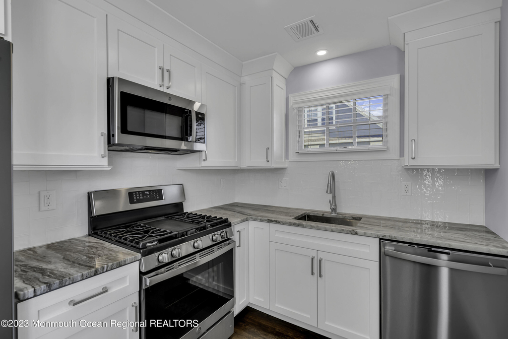 419 10th Avenue - Photo 2