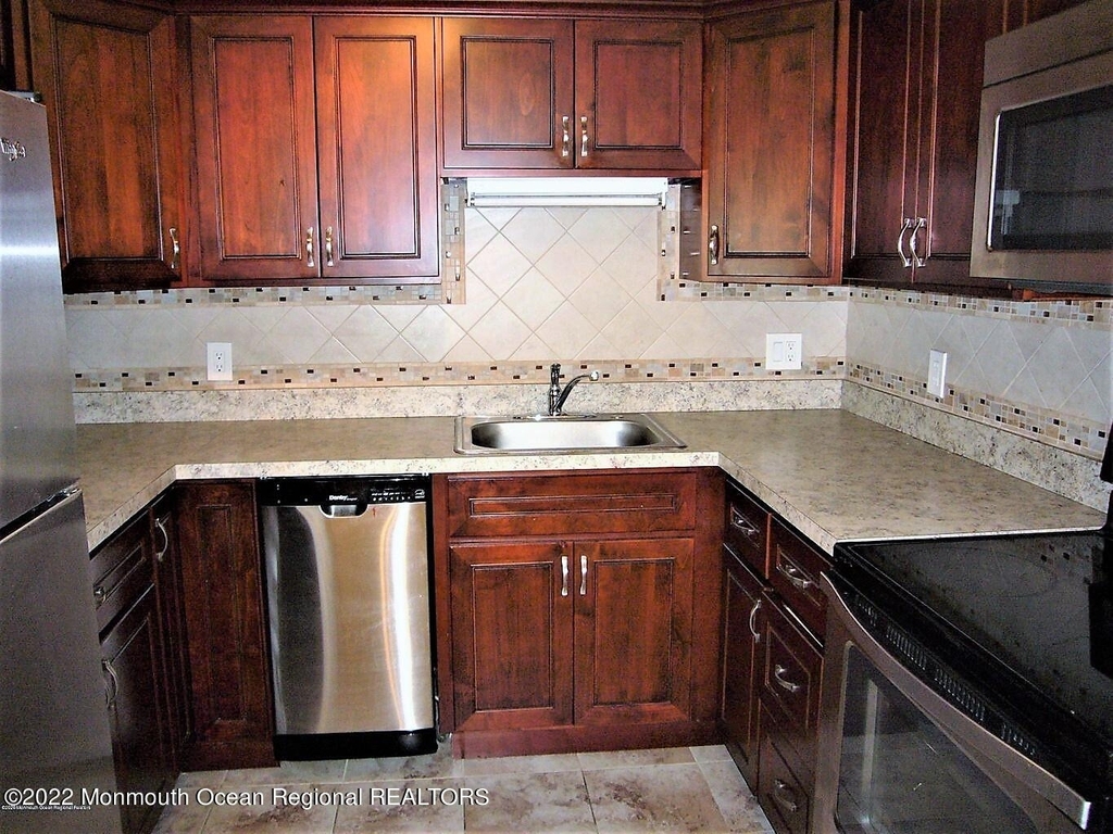 1187 Ocean Avenue - Photo 5
