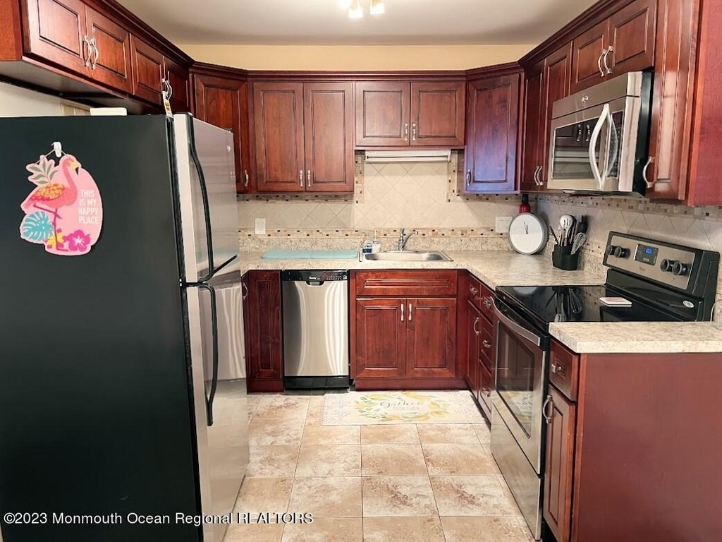 1187 Ocean Avenue - Photo 4