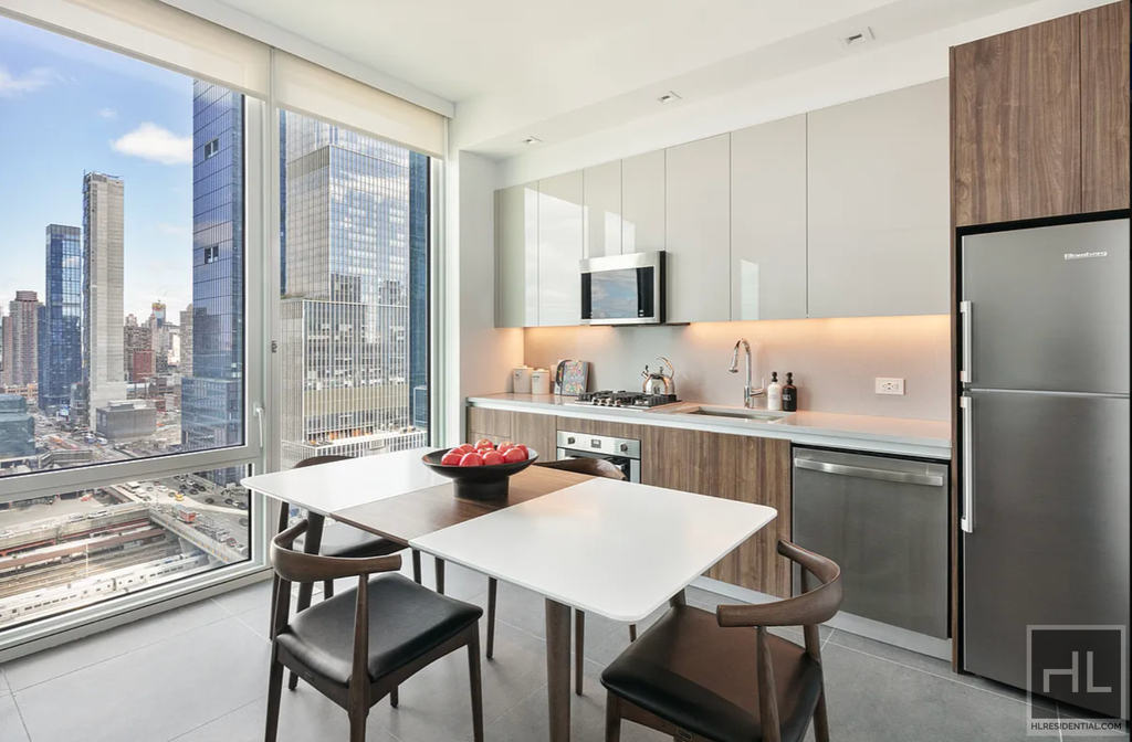 West 30th Street - Photo 4