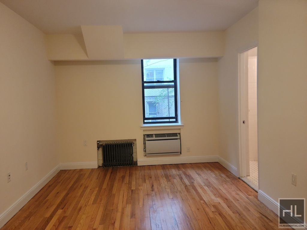 East 78 Street - Photo 0