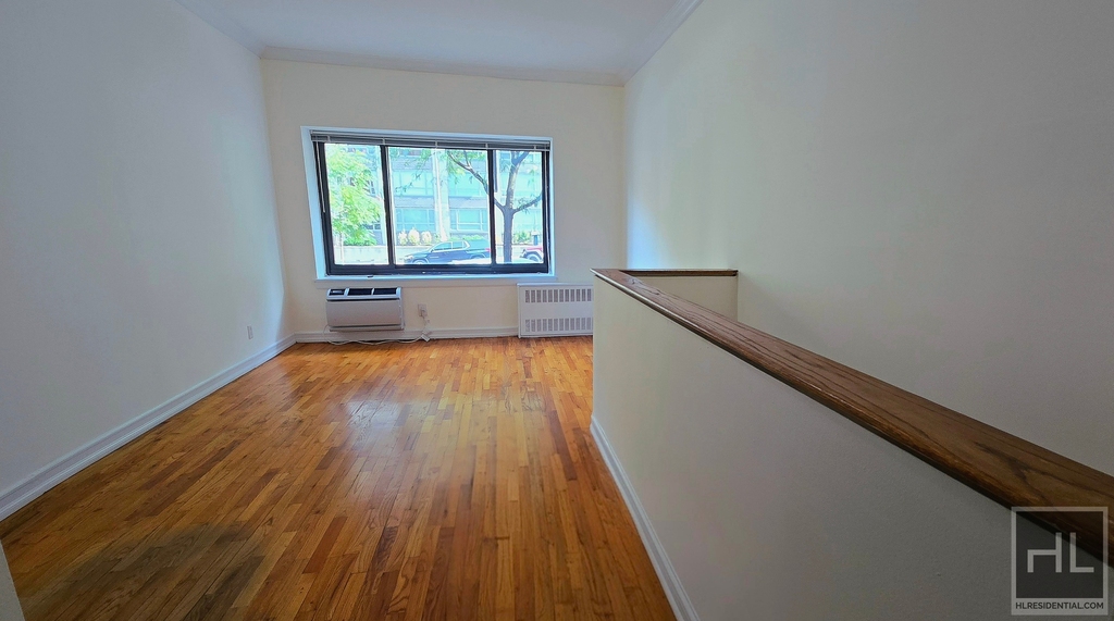 York Avenue - Photo 0