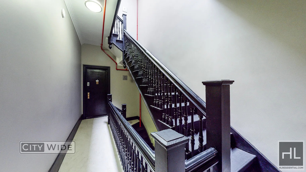 Madison Avenue - Photo 4