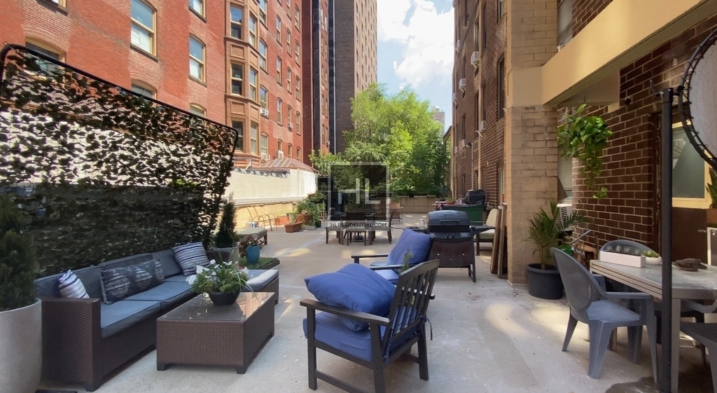 West 22 Street - Photo 3