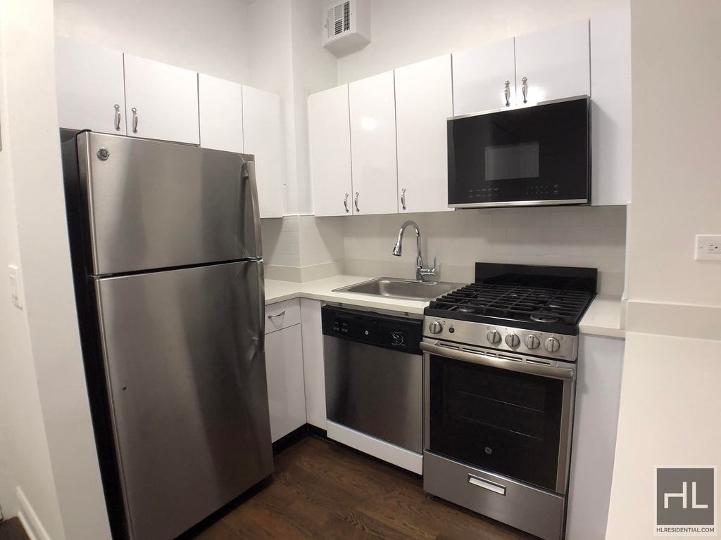 West 22 Street - Photo 1