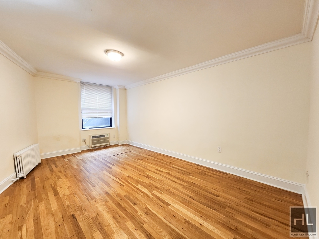 East 83 Street - Photo 0