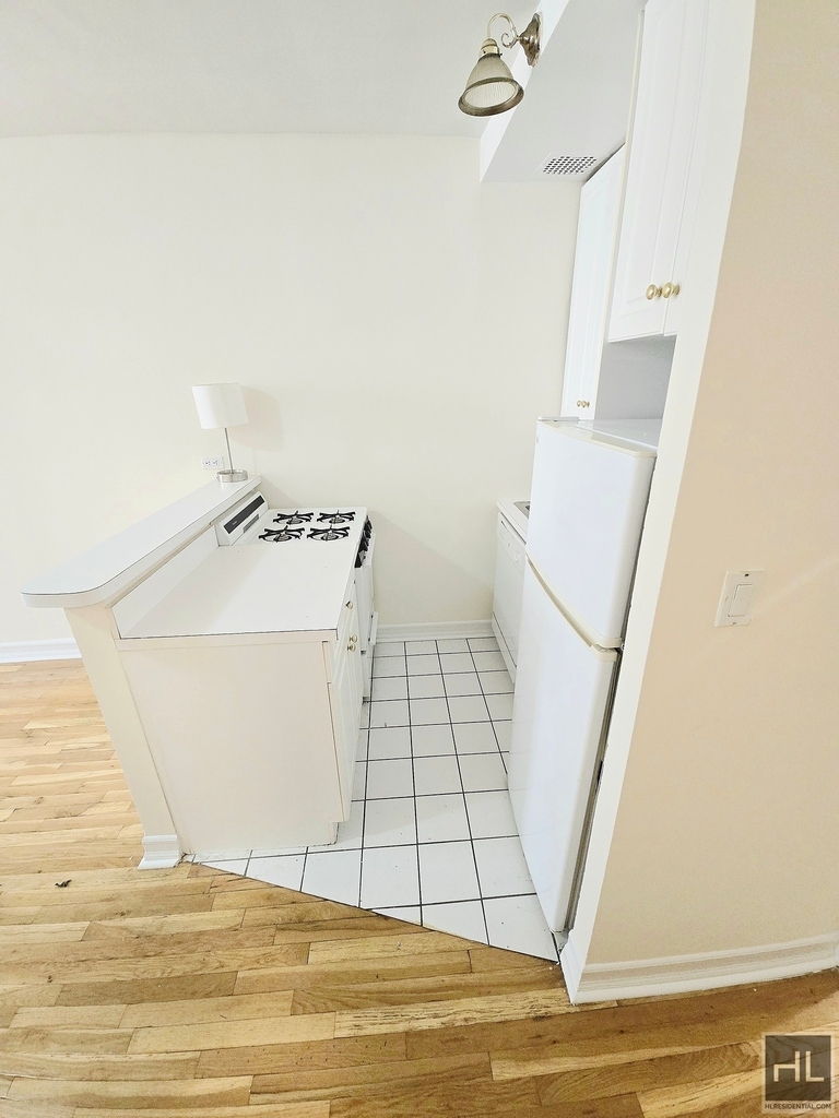 West 56 Street - Photo 1
