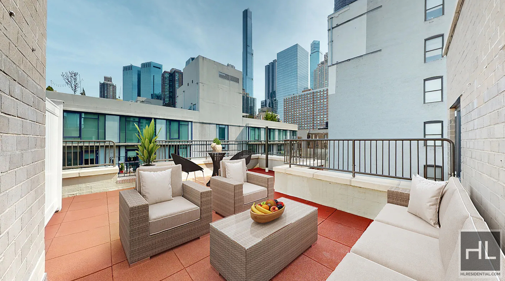 West 52nd Street - Photo 4