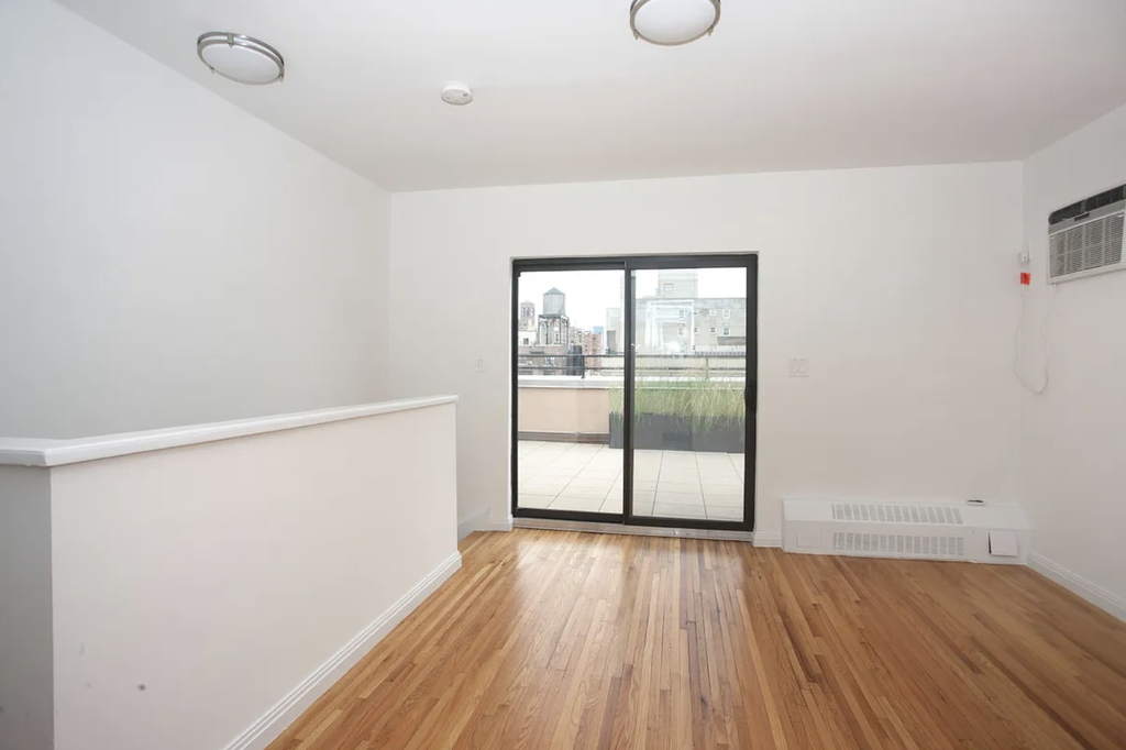 Sixth Avenue - Photo 1