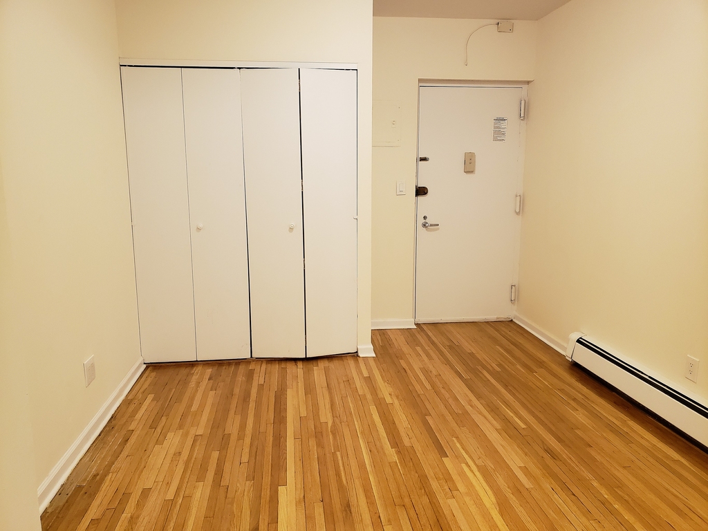 West 52nd Street - Photo 1