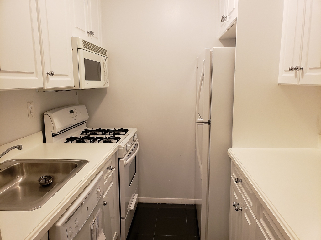 West 52nd Street - Photo 3