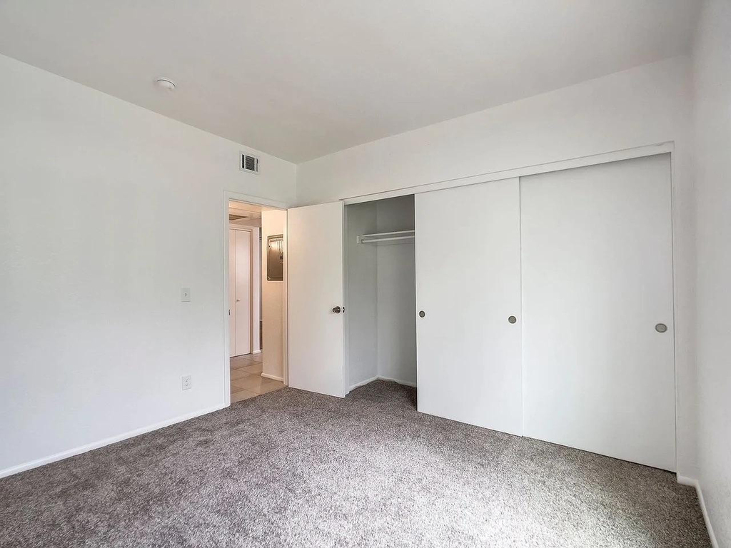 1735 W Cortez -- - Photo 8