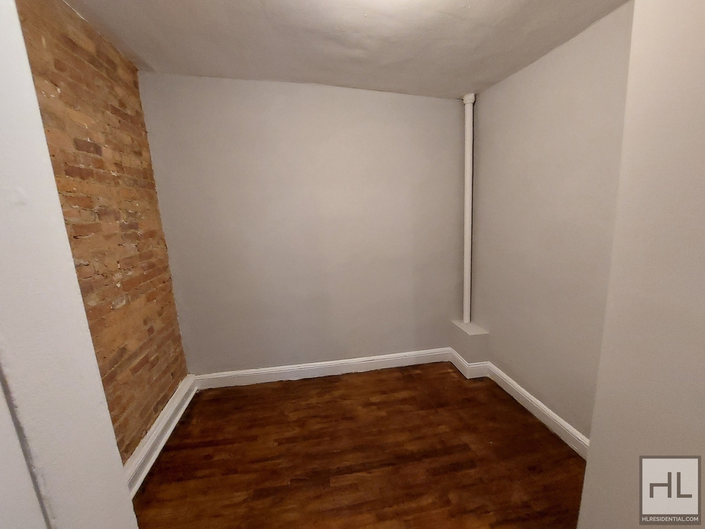 East 5 Street - Photo 2