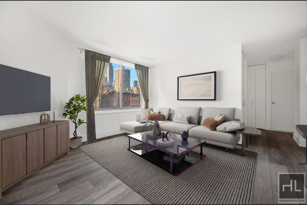 Second Avenue - Photo 0