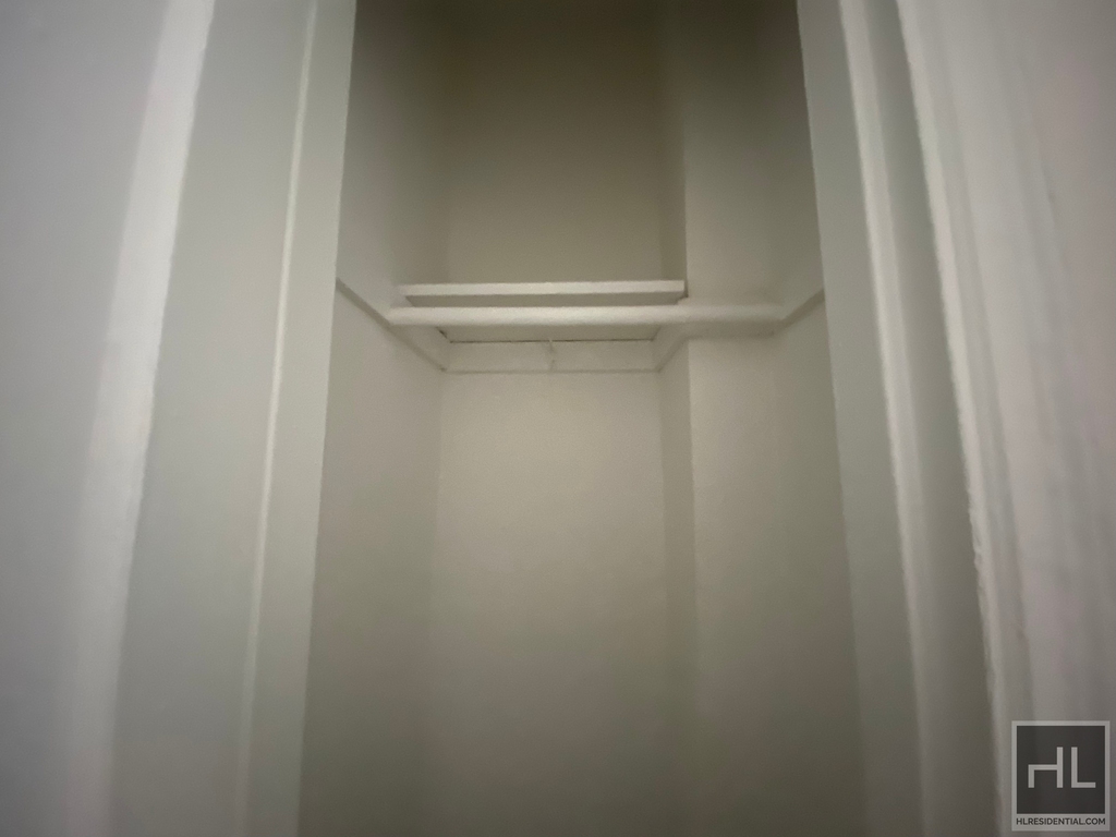West 11 Street - Photo 2