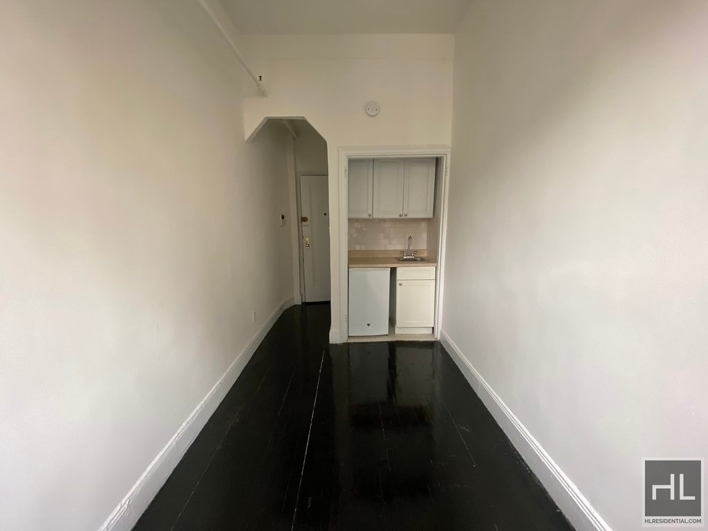 West 11 Street - Photo 1