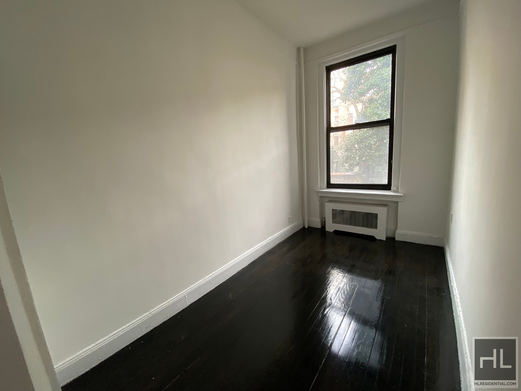 West 11 Street - Photo 0
