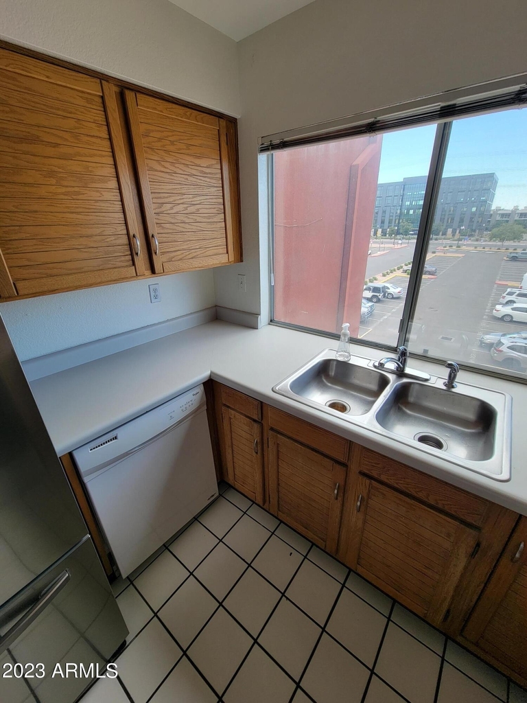 154 W 5th Street - Photo 2