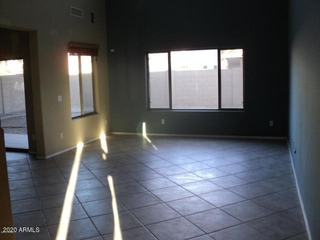 8909 S 58th Lane - Photo 5