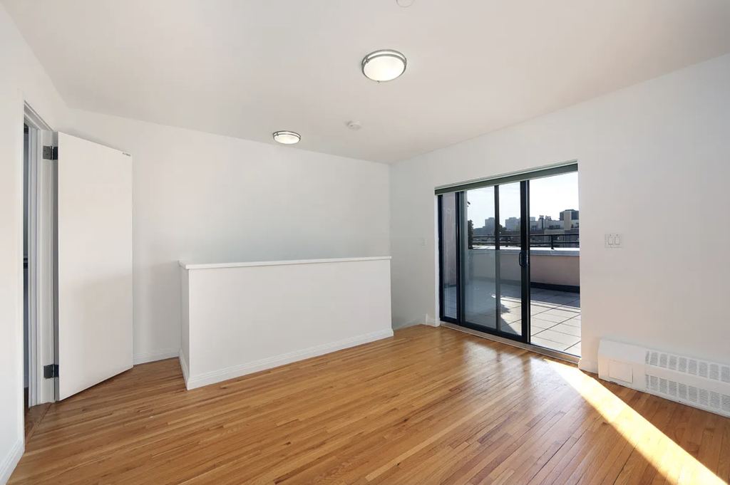 Sixth Avenue - Photo 2