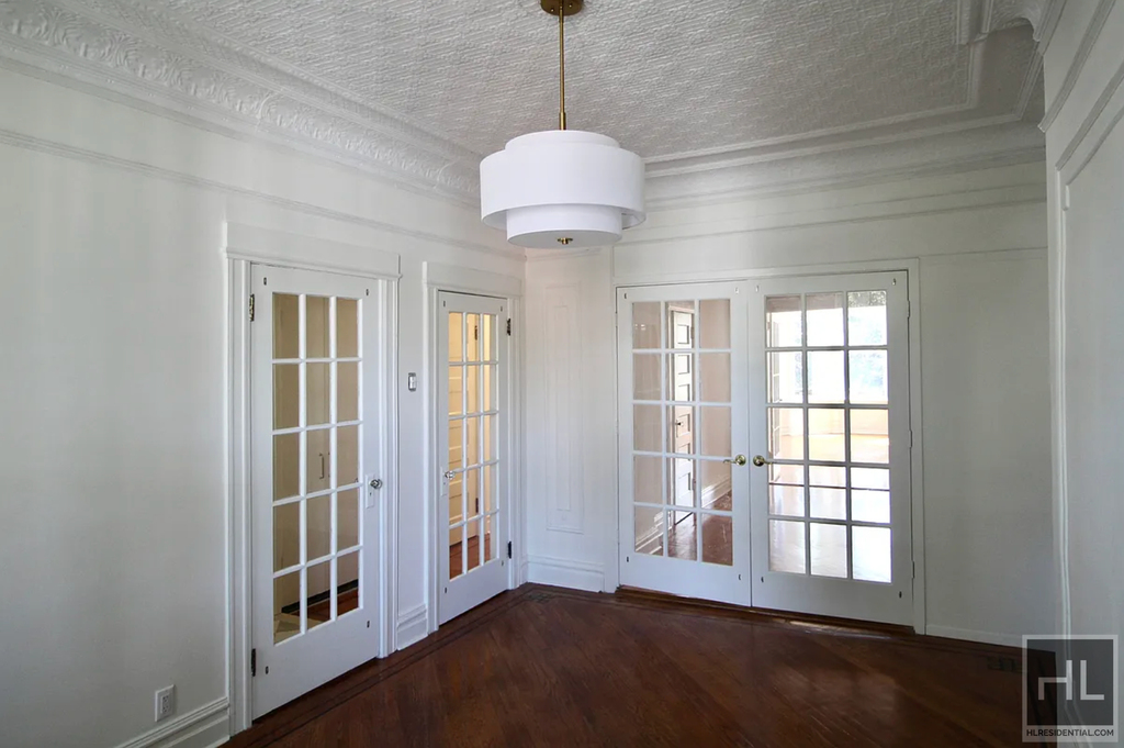 73rd Street - Photo 11