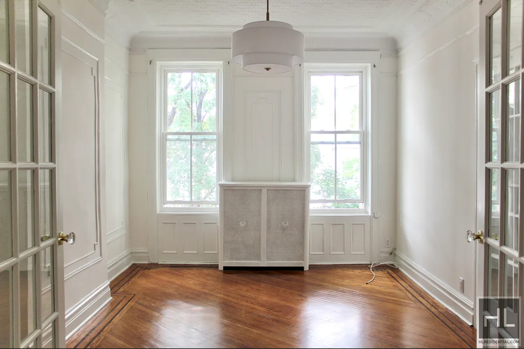 73rd Street - Photo 5