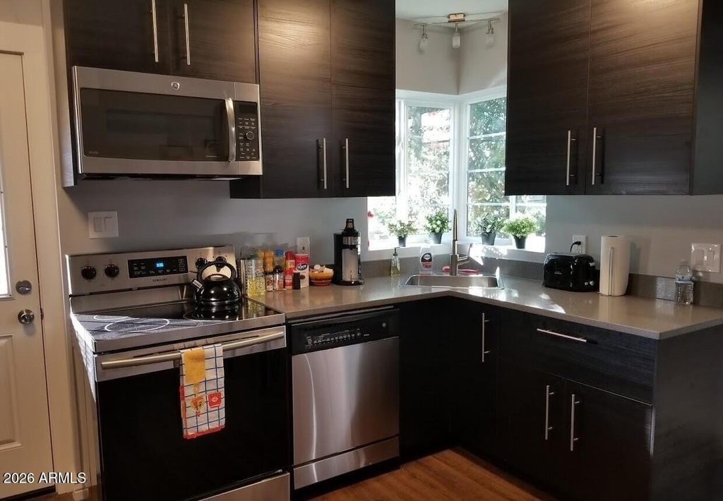 830 N 6th Avenue - Photo 4