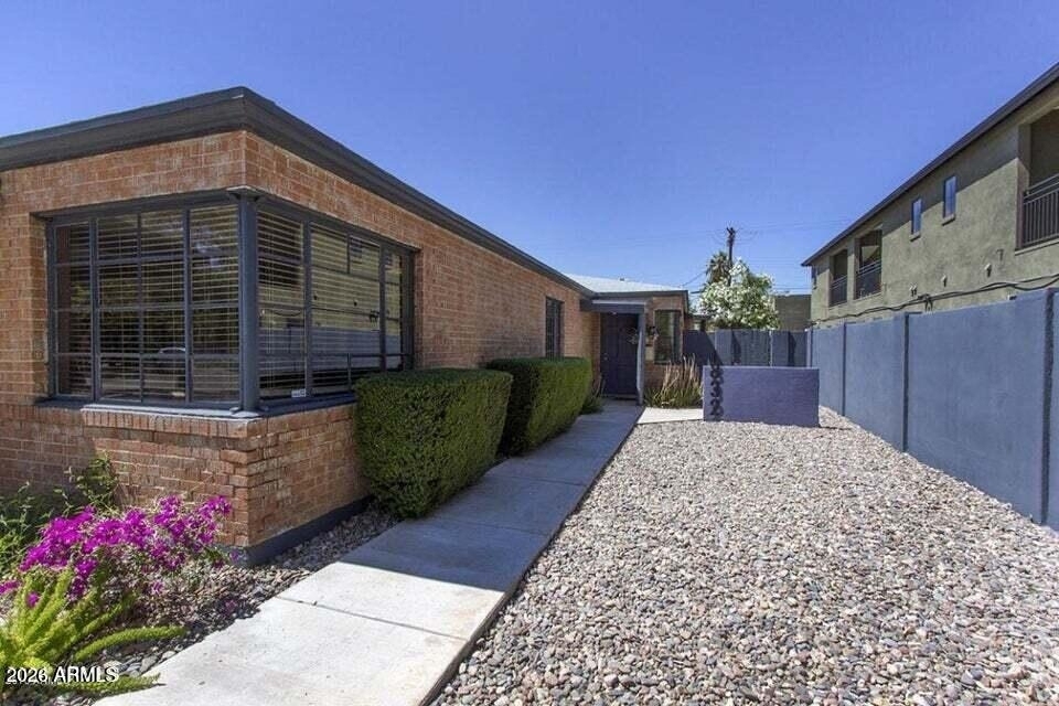 830 N 6th Avenue - Photo 0