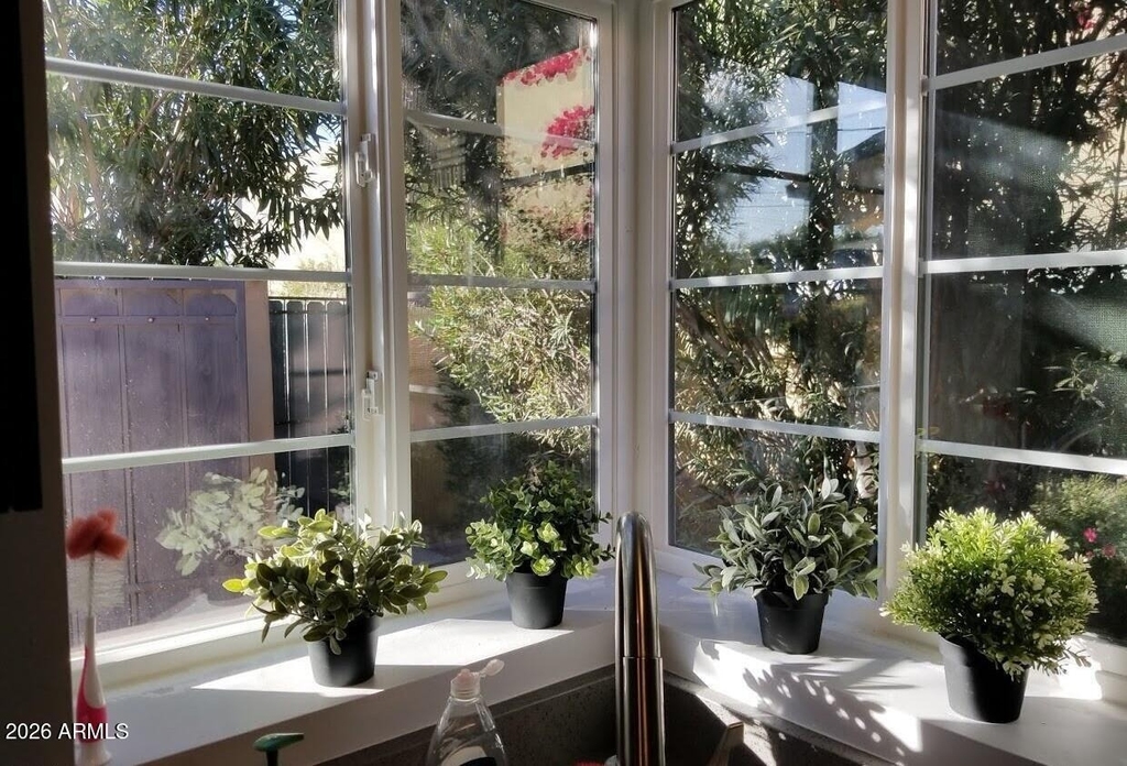 830 N 6th Avenue - Photo 6
