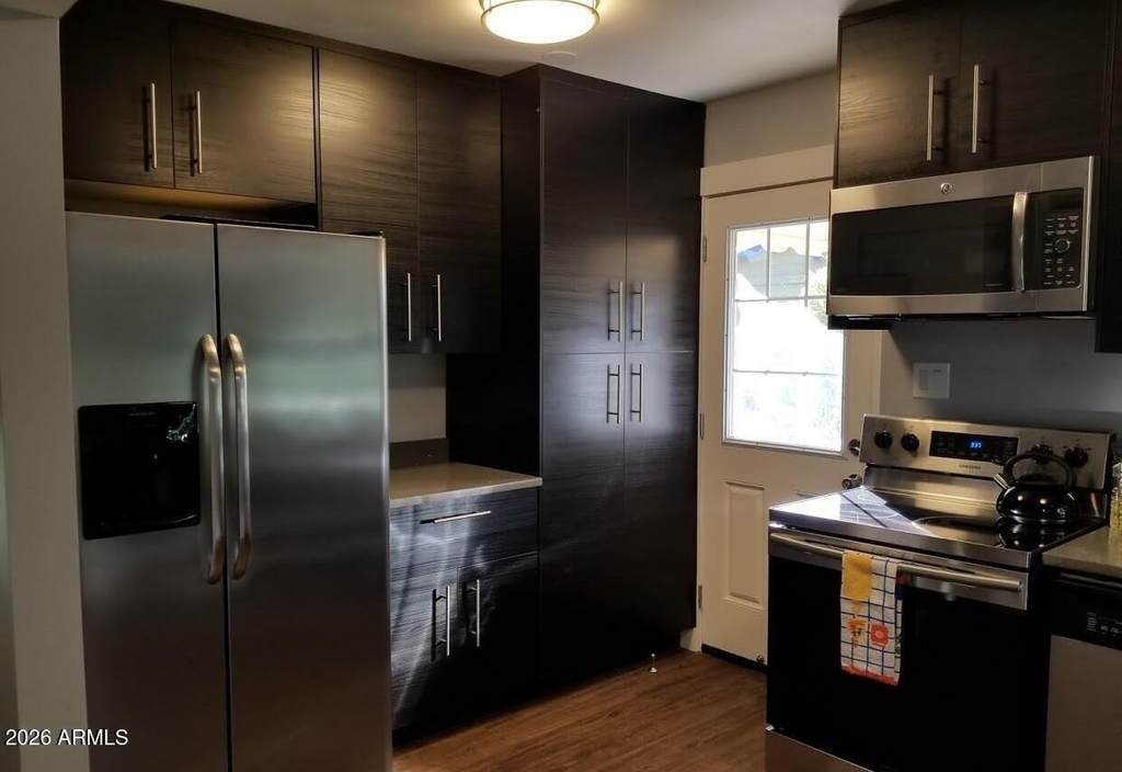 830 N 6th Avenue - Photo 5