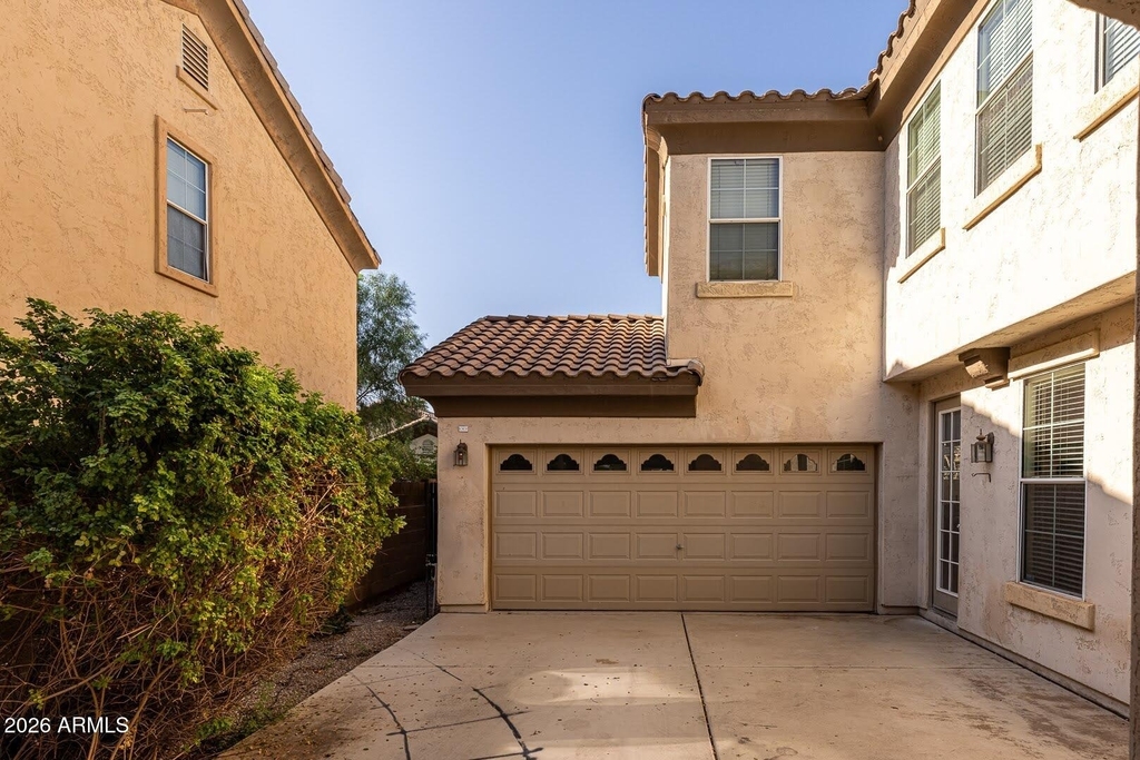 2051 E Carla Vista Drive - Photo 3