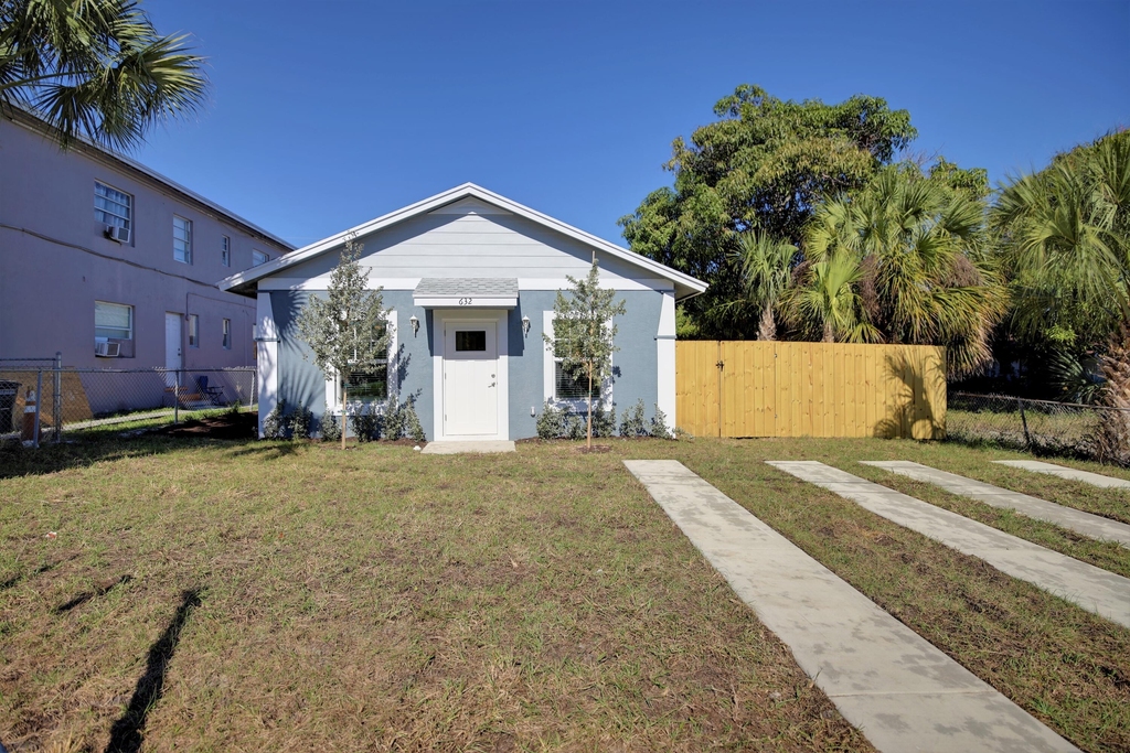 632 11th Street - Photo 0