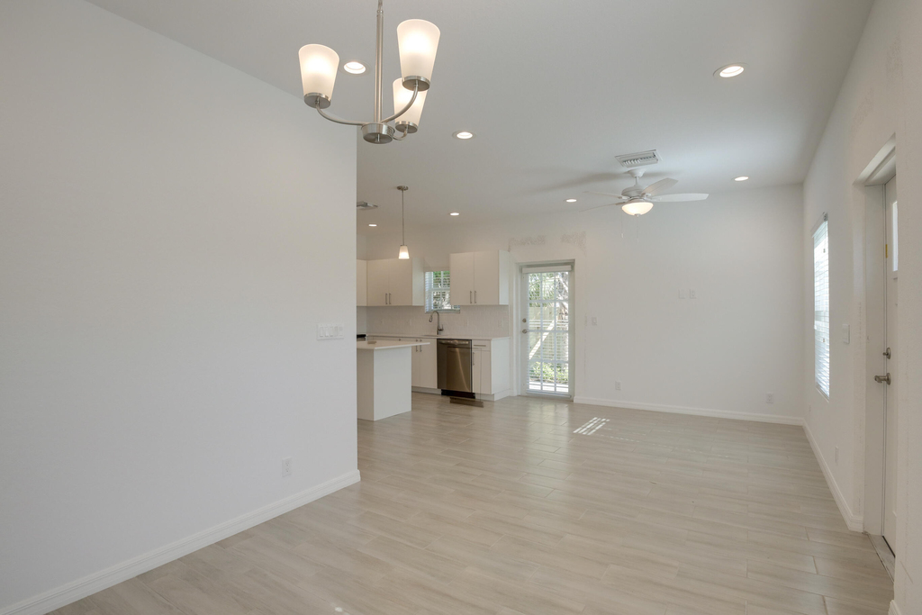 632 11th Street - Photo 3