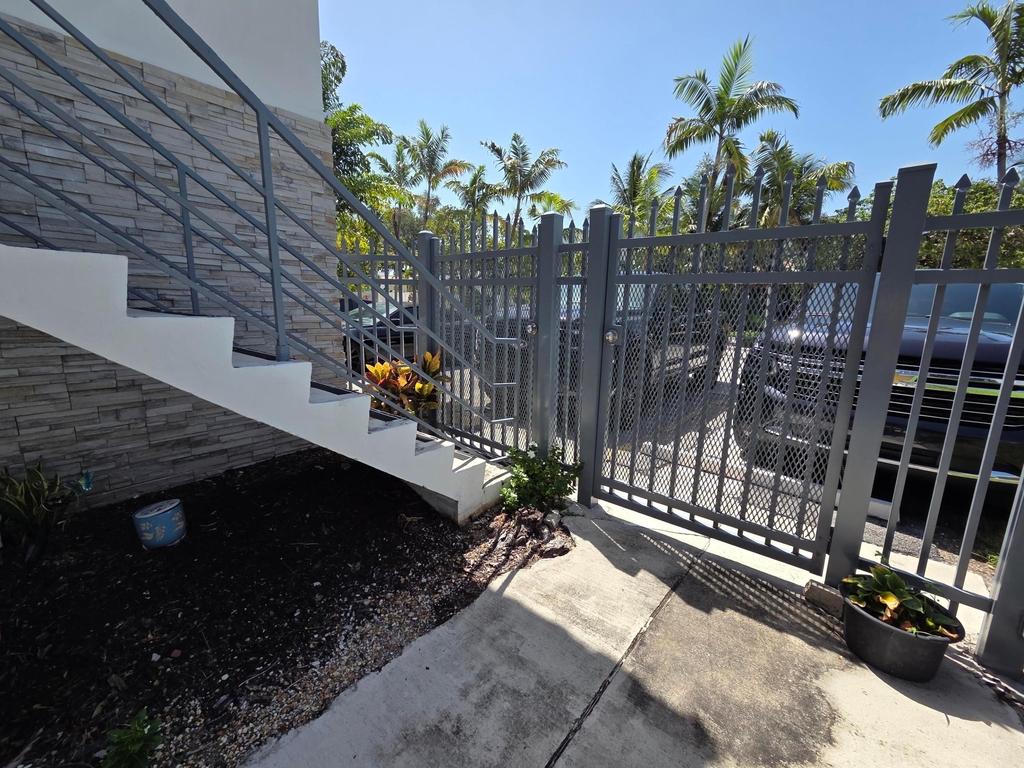 1605 E Broward Boulevard - Photo 14
