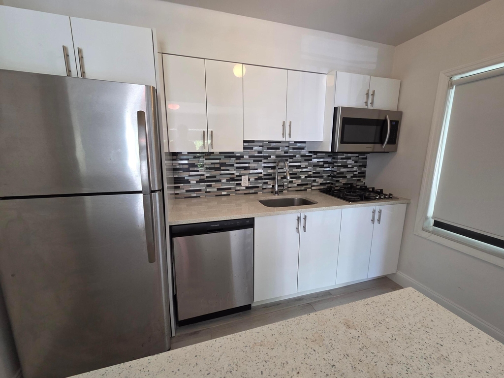 1605 E Broward Boulevard - Photo 1