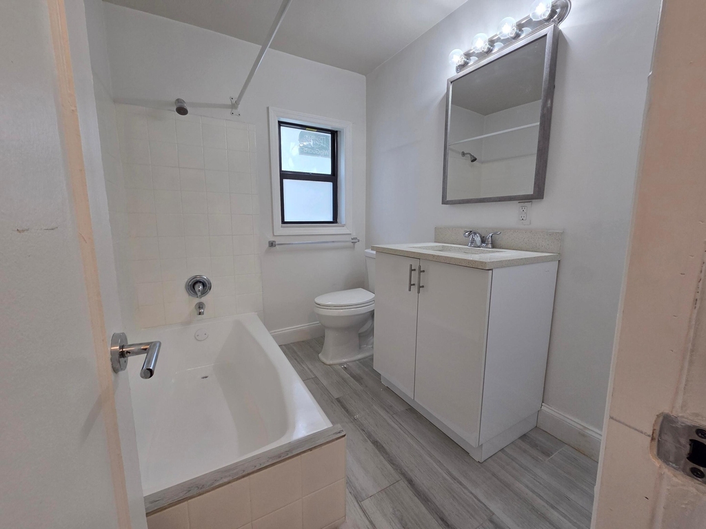 1605 E Broward Boulevard - Photo 4