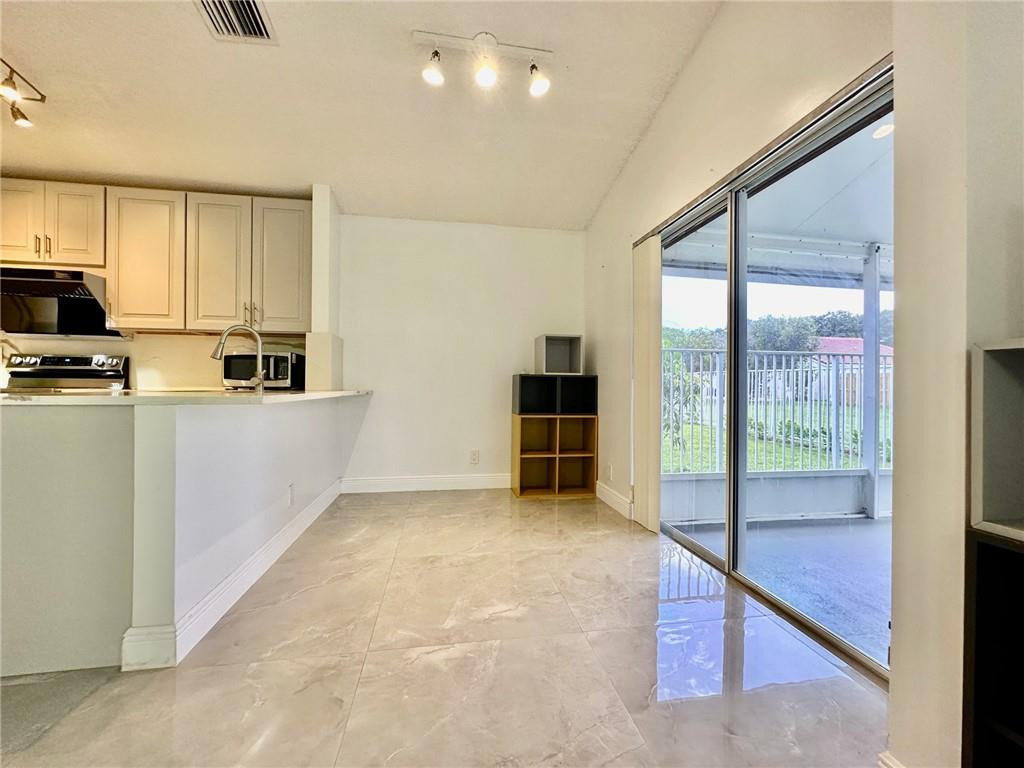 2710 Bogota Avenue - Photo 9