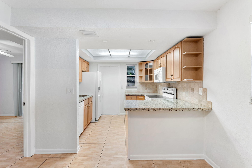 1945 Nw 4th Avenue - Photo 2