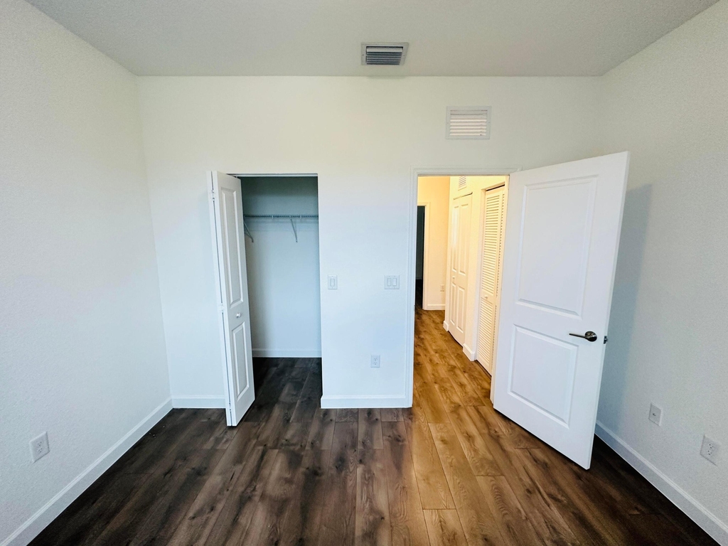 346 Ne 208th Terrace - Photo 1