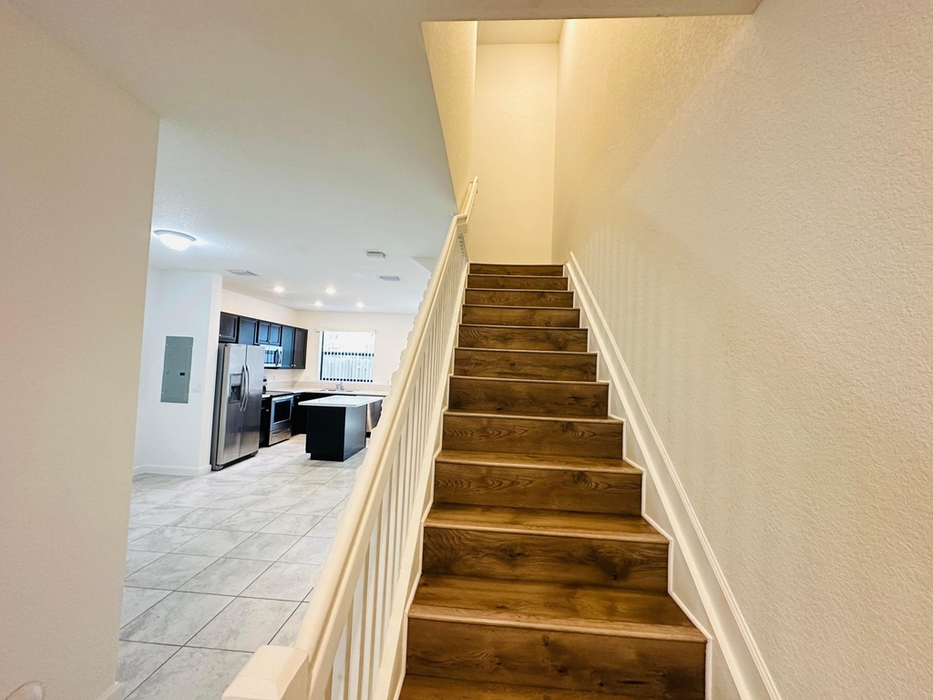 346 Ne 208th Terrace - Photo 3
