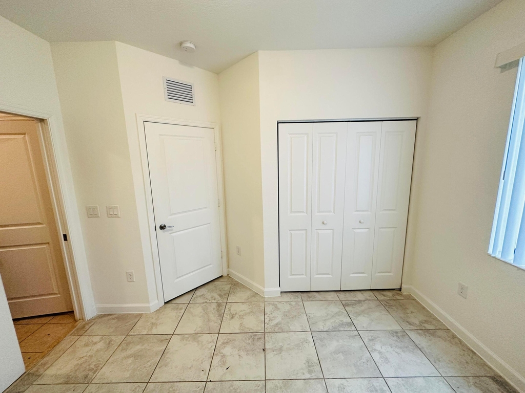 346 Ne 208th Terrace - Photo 4