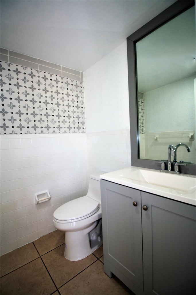 7000 Nw 186th Street - Photo 9