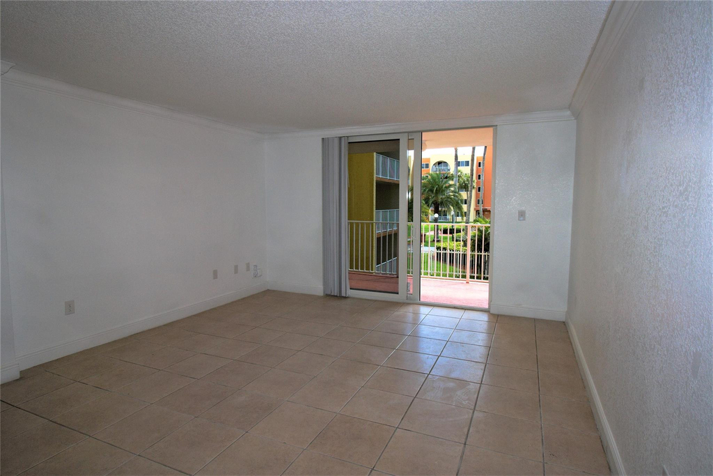 7000 Nw 186th Street - Photo 11